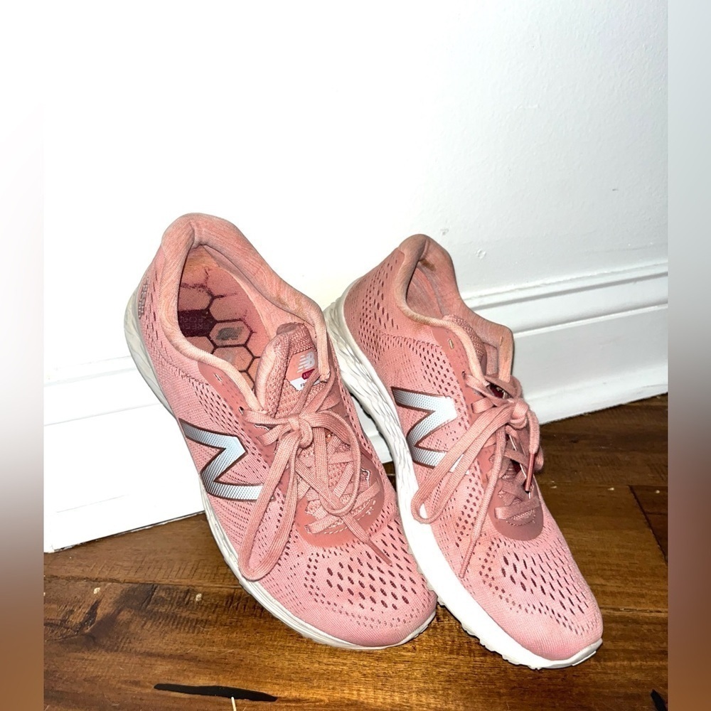 NEW BALANCE Arishi Fresh Foam Women US 8 Running Training Pink Shoes